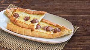 Пиде с турецкой колбасой