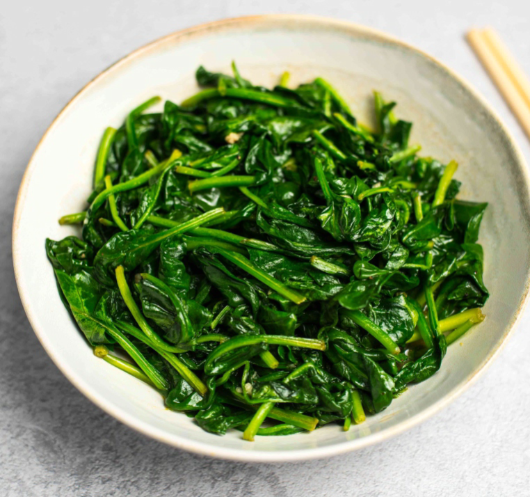 Шпинат в чесночном соусе 