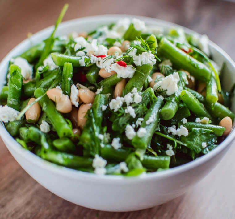 Салат из жареной фасоли 