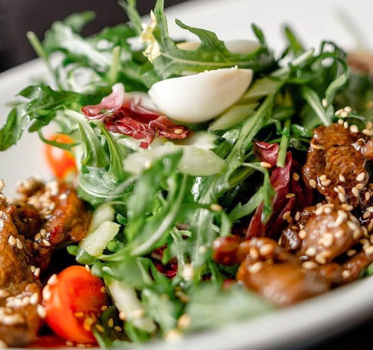 Теплый салат с кониной 