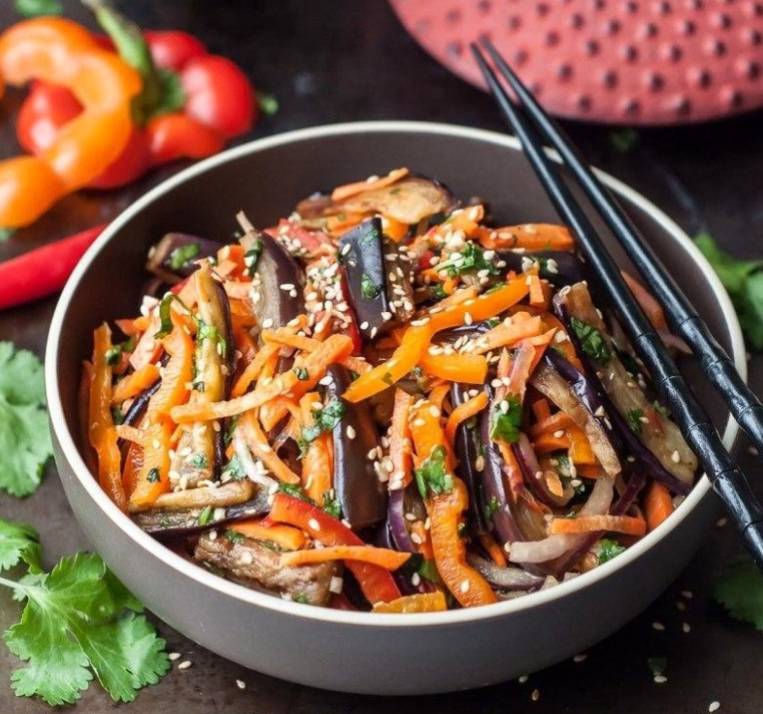 Острый салат из баклажанов