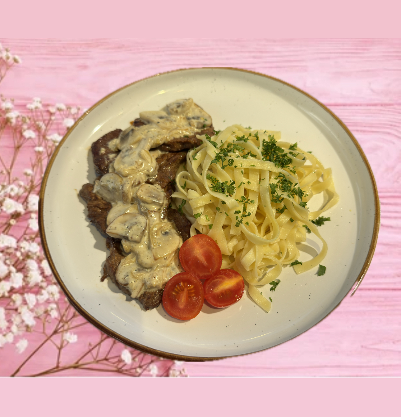 Медальоны с грибным соусом