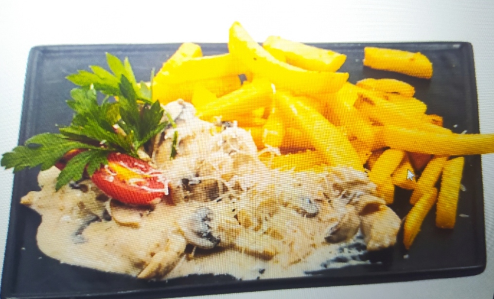 Курица в сливочном соусе с фри