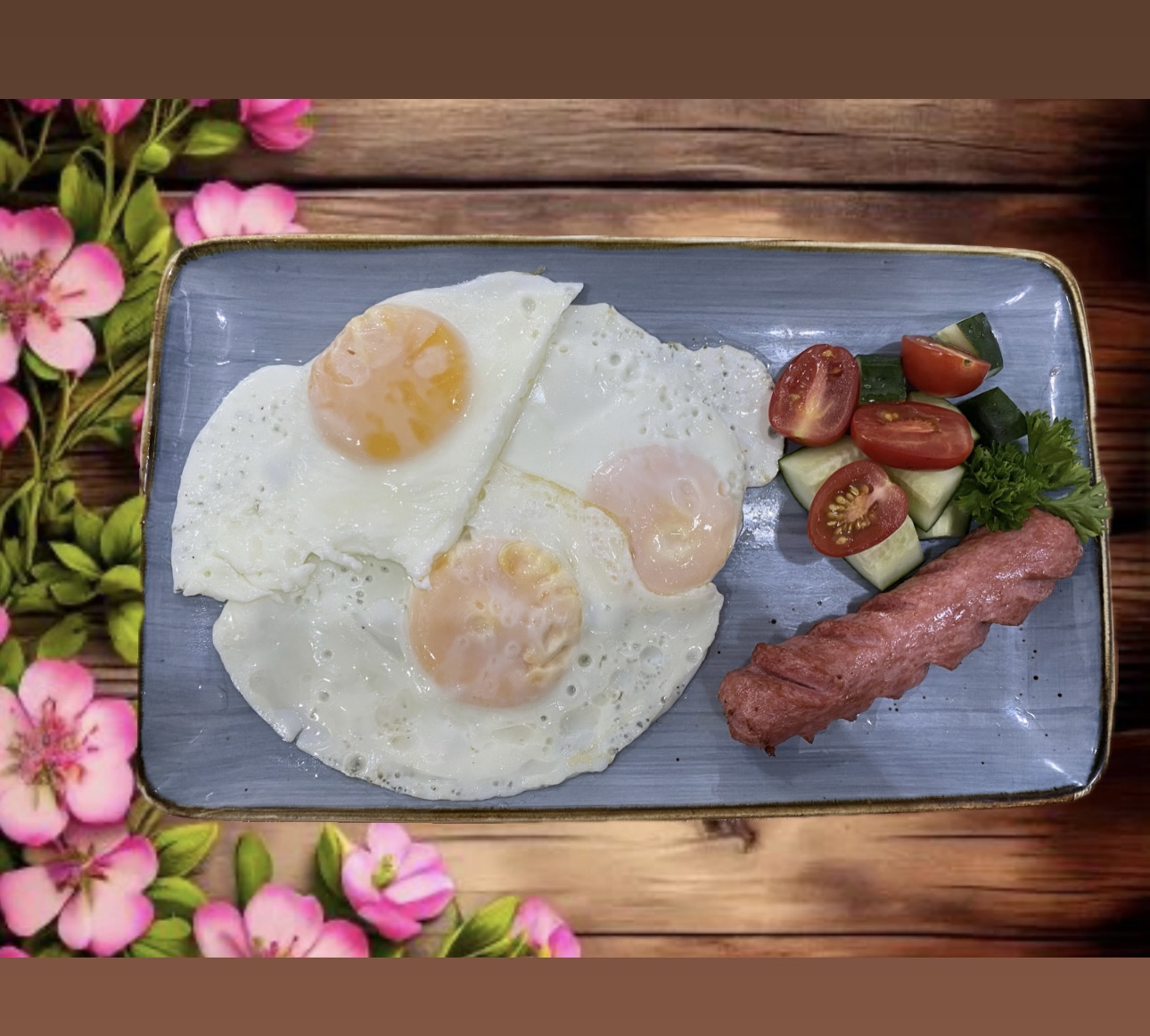 Завтрак на тарелке с сосиской