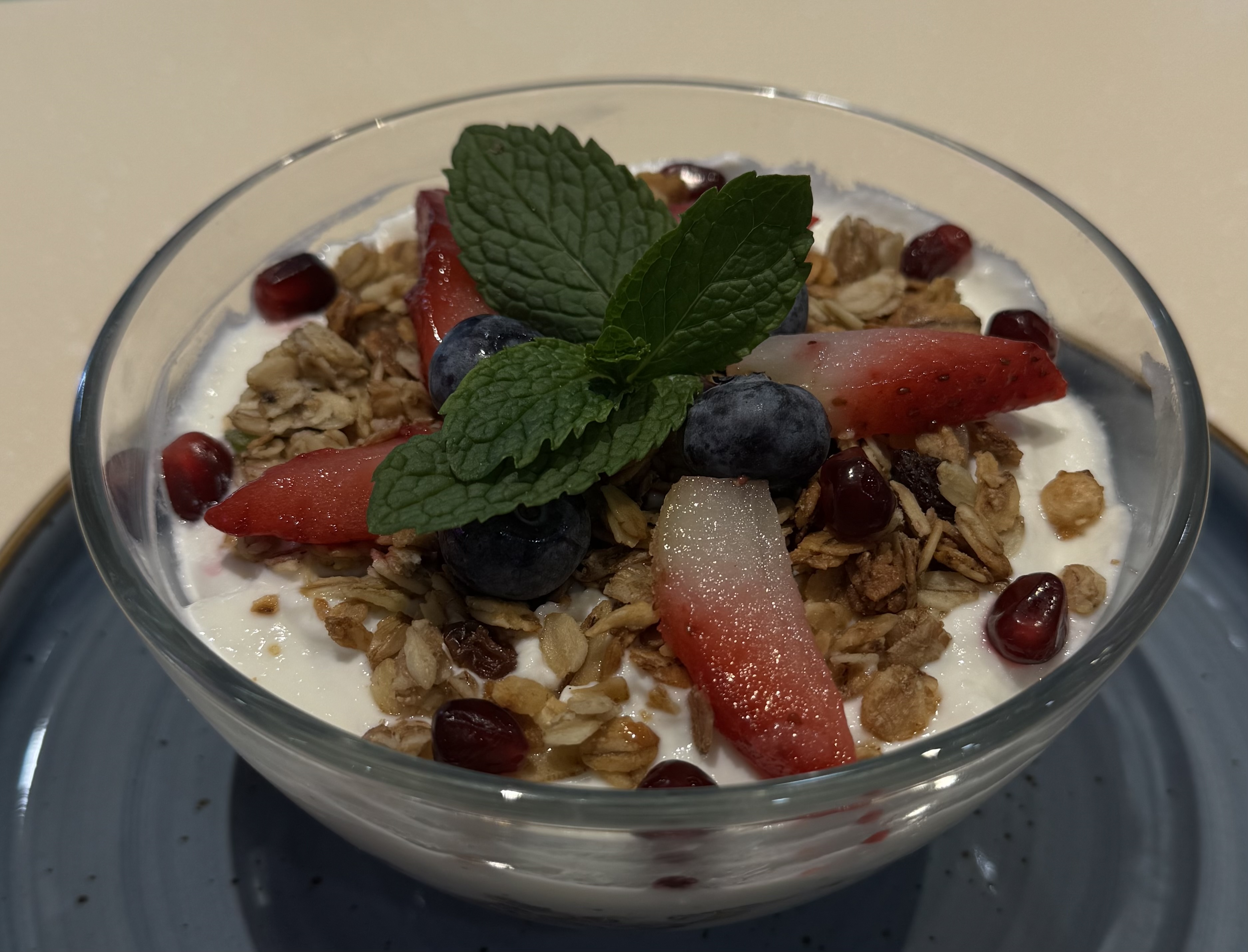 Гранола с йогуртом